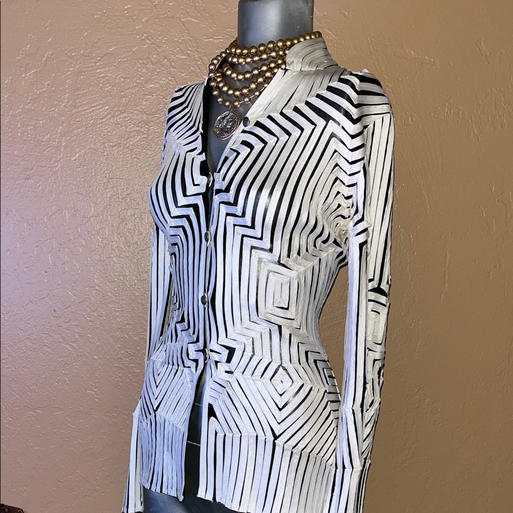 Vintage IKA Geometric White and Black Striped Women's Jacket.  SZ 4